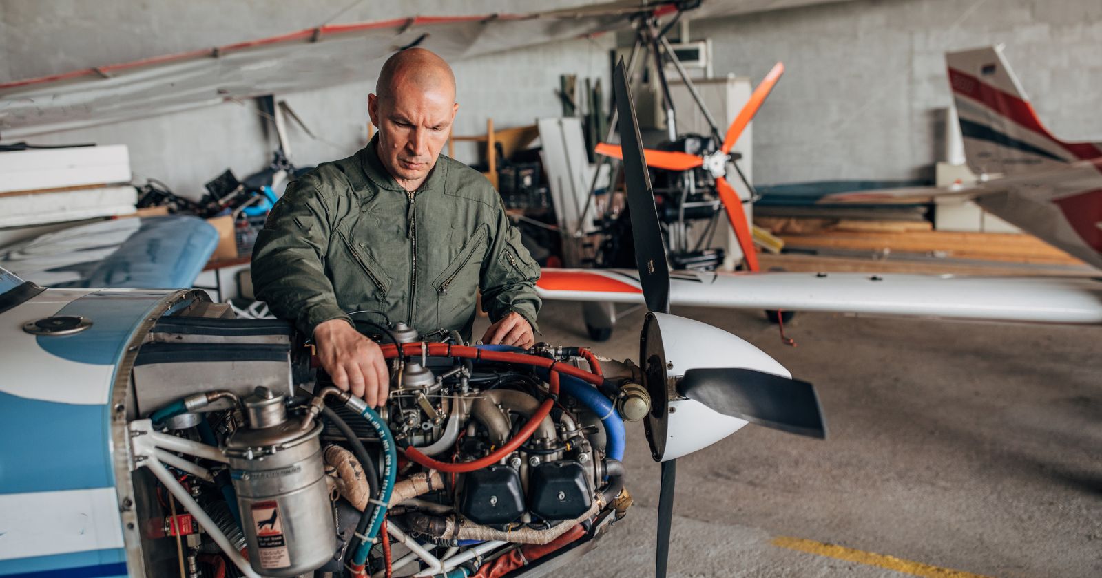 airplane mechanic