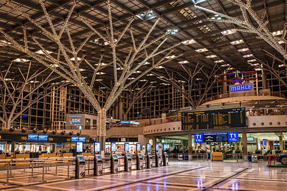 pillars decorated with lightbulbs in Stuttgart airport