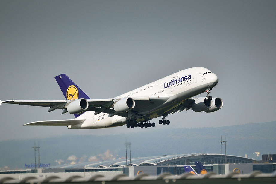 lufthansa airplane taking off