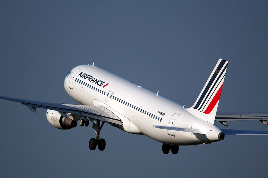 air france plane taking off