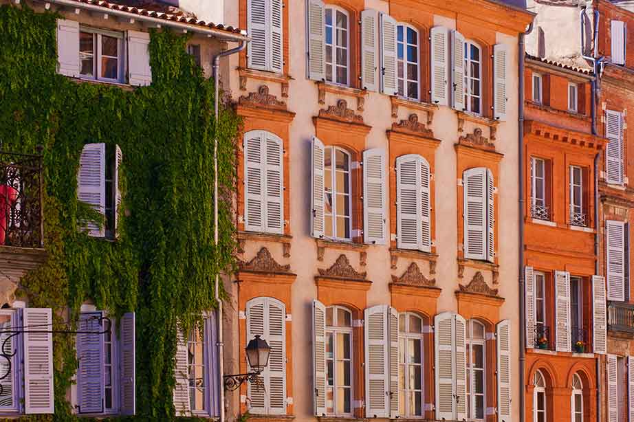 oude gebouwen in het centrum van toulouse