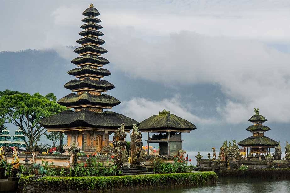 bali temple along ricefields