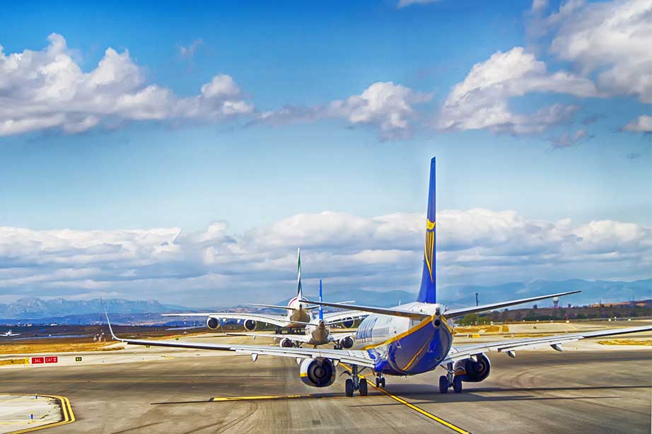 ryanair plane on runway