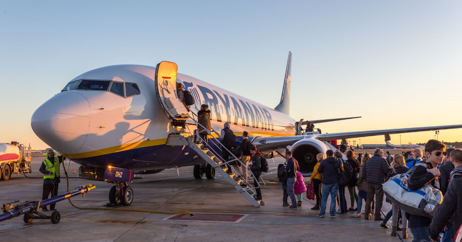 ryanair has t opay customers 400 euros each for a delayed flight